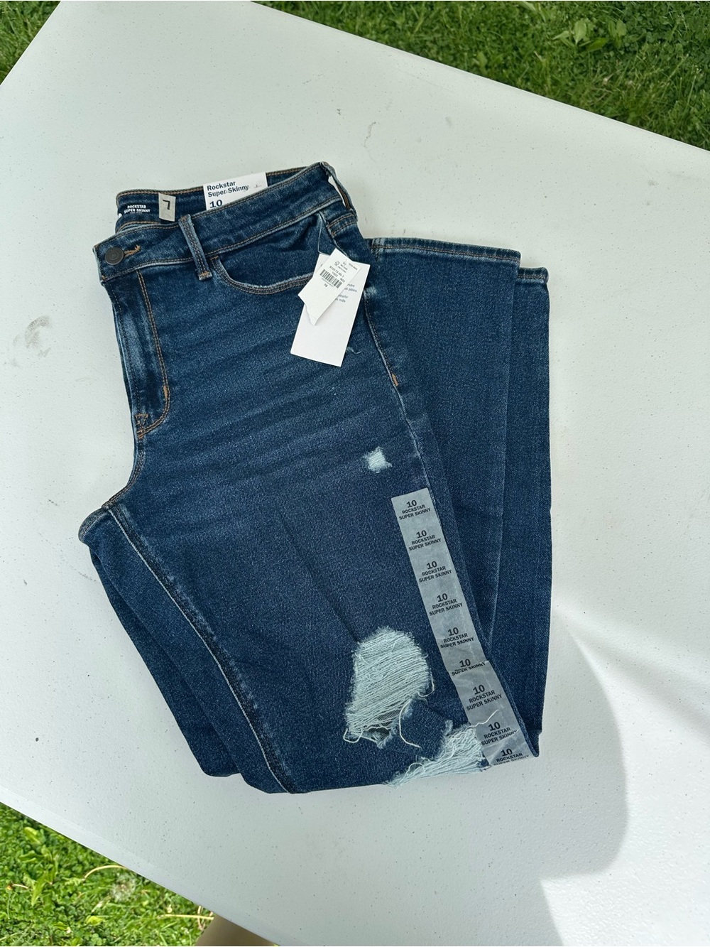 Old Navy Distressed Women's Skinny Jeans - Dark Blue